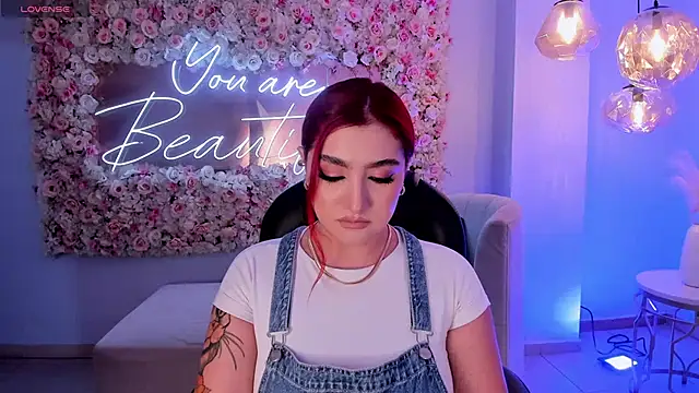 Snapshot of ViolettCastel chatting on September 22, 2025, 6:21 pm ViolettCastel online show from September 22, 2025, 6:21 pm