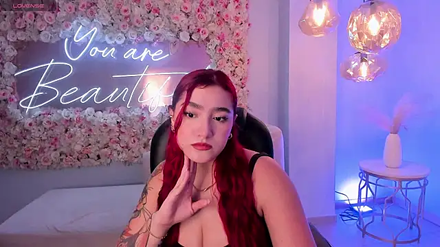 Snapshot of ViolettCastel chatting on September 24, 2025, 6:55 pm ViolettCastel online show from September 24, 2025, 6:55 pm