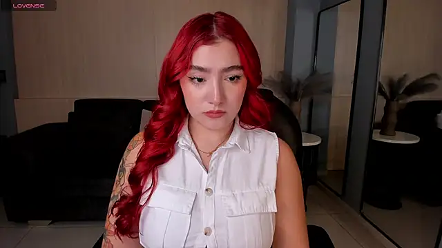 Snapshot of ViolettCastel chatting on September 28, 2025, 4:23 pm ViolettCastel online show from September 28, 2025, 4:23 pm