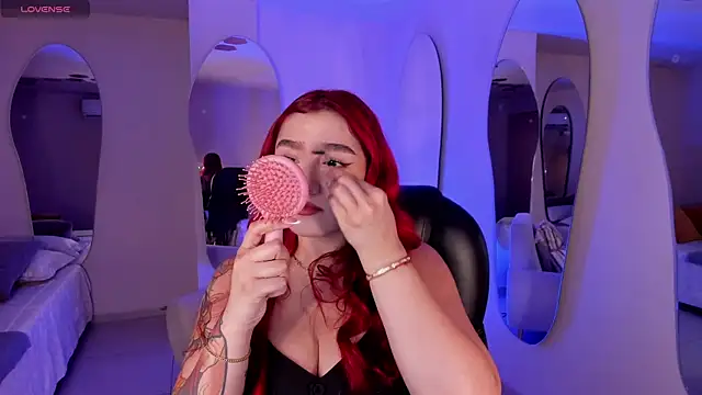 Snapshot of ViolettCastel chatting on September 29, 2025, 7:19 pm ViolettCastel online show from September 29, 2025, 7:19 pm