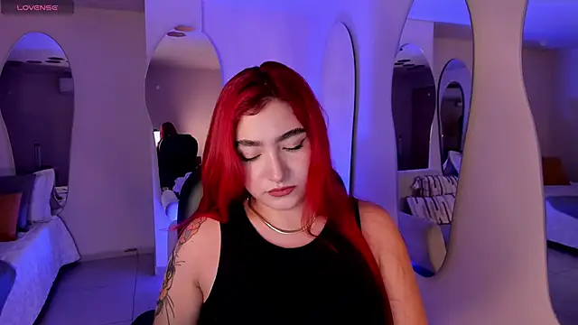 Snapshot of ViolettCastel chatting on September 30, 2025, 6:46 pm ViolettCastel online show from September 30, 2025, 6:46 pm