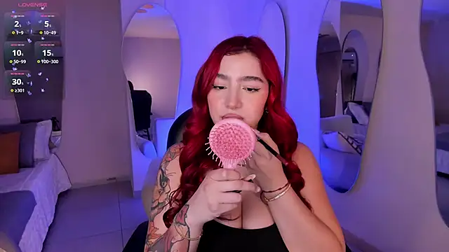 Snapshot of ViolettCastel chatting on October 2, 2025, 6:37 pm ViolettCastel online show from October 2, 2025, 6:37 pm