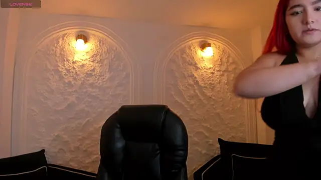 Snapshot of ViolettCastel chatting on October 5, 2025, 5:44 pm ViolettCastel online show from October 5, 2025, 5:44 pm