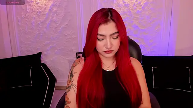 Snapshot of ViolettCastel chatting on October 18, 2025, 7:03 pm ViolettCastel online show from October 18, 2025, 7:03 pm