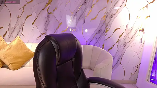 ViolettCastel online show from February 7, 2026, 7:17 pm