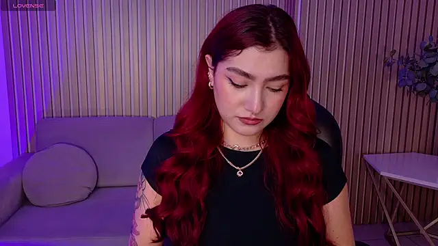 ViolettCastel online show from February 18, 2026, 7:32 pm