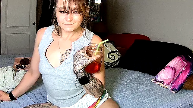 Snapshot of ZeelaXoXo chatting on January 10, 2026, 4:47 am ZeelaXoXo online show from January 10, 2026, 4:47 am