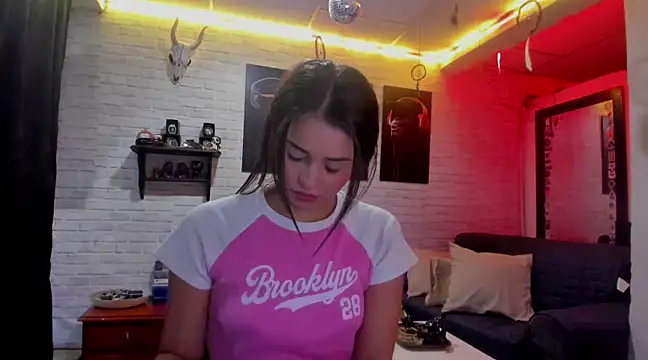 Kimmymadison- online show from December 11, 2024, 1:37 am