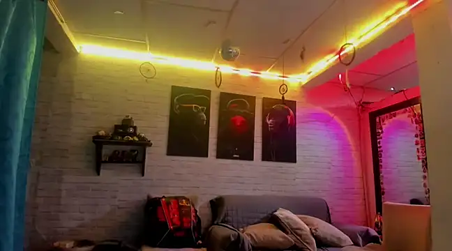 Kimmymadison- online show from February 6, 2025, 9:49 pm