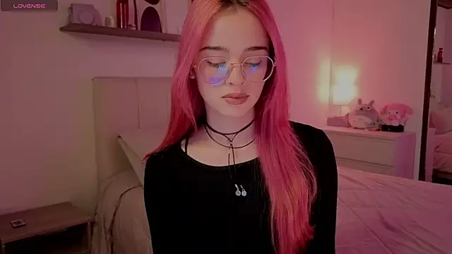 Roxxy mora online show from December 3, 2025, 10:19 pm