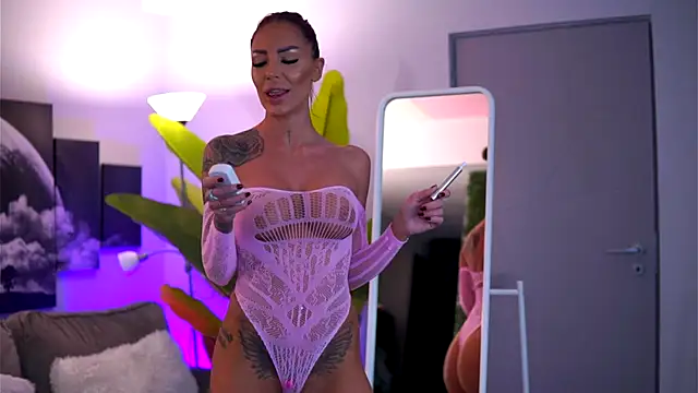 RaquelleVon online show from November 22, 2025, 4:33 am