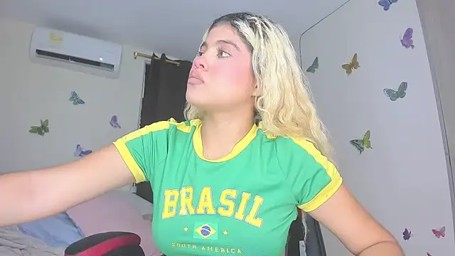 sofiacastillo01 online show from November 15, 2025, 1:18 pm