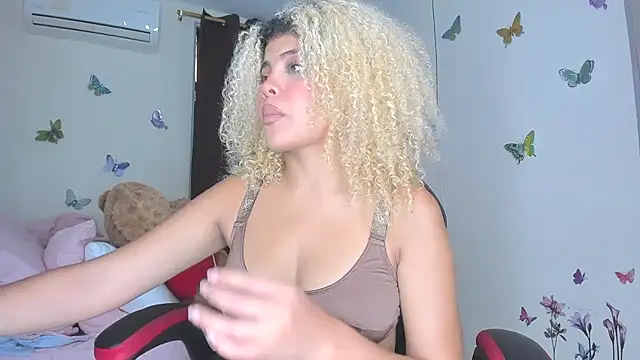 sofiacastillo01 online show from November 20, 2025, 7:35 pm