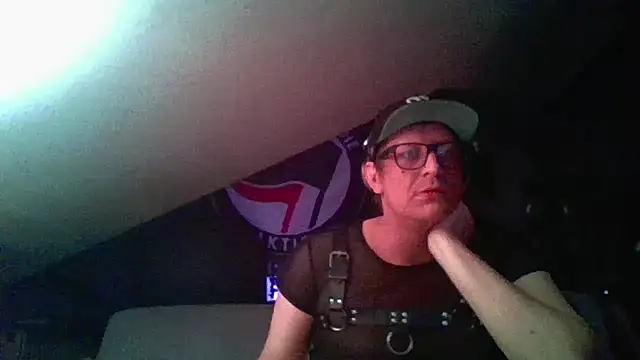 Snapshot of Bigthroaterboy chatting on December 2, 2024, 8:55 pm Bigthroaterboy online show from December 2, 2024, 8:55 pm