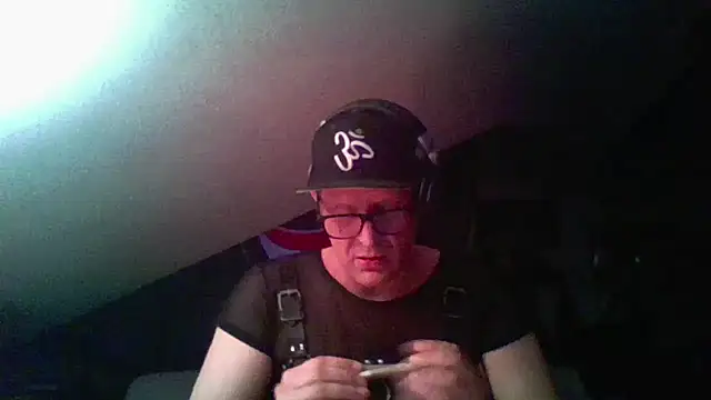 Snapshot of Bigthroaterboy chatting on December 3, 2024, 11:24 pm Bigthroaterboy online show from December 3, 2024, 11:24 pm