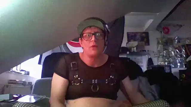 Snapshot of Bigthroaterboy chatting on December 4, 2024, 11:52 am Bigthroaterboy online show from December 4, 2024, 11:52 am