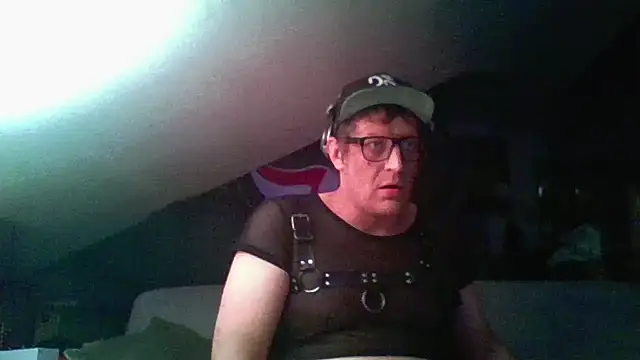 Snapshot of Bigthroaterboy chatting on December 5, 2024, 10:01 pm Bigthroaterboy online show from December 5, 2024, 10:01 pm