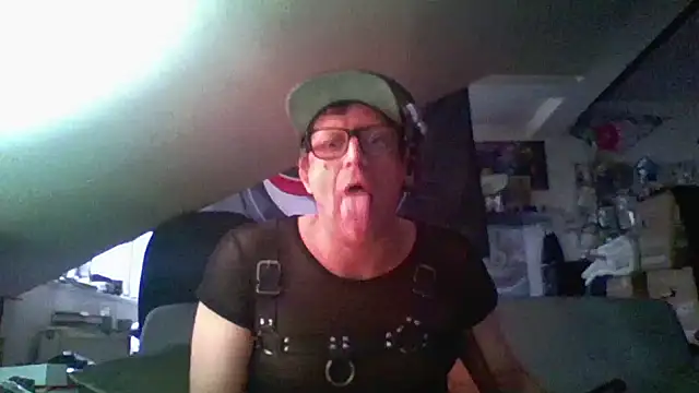 Snapshot of Bigthroaterboy chatting on December 6, 2024, 10:27 am Bigthroaterboy online show from December 6, 2024, 10:27 am