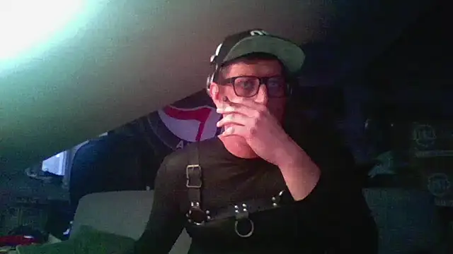 Snapshot of Bigthroaterboy chatting on December 7, 2024, 2:35 pm Bigthroaterboy online show from December 7, 2024, 2:35 pm