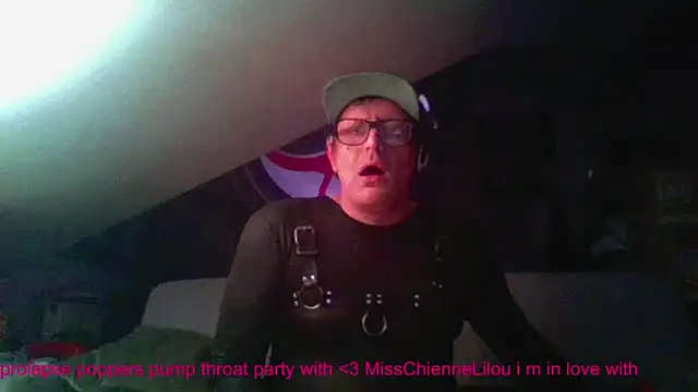 Snapshot of Bigthroaterboy chatting on December 7, 2024, 11:56 pm Bigthroaterboy online show from December 7, 2024, 11:56 pm