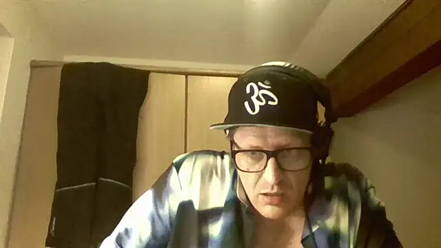 Snapshot of Bigthroaterboy chatting on December 10, 2024, 8:49 pm Bigthroaterboy online show from December 10, 2024, 8:49 pm