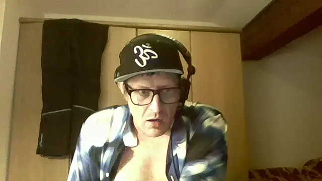 Snapshot of Bigthroaterboy chatting on December 10, 2024, 11:51 pm Bigthroaterboy online show from December 10, 2024, 11:51 pm