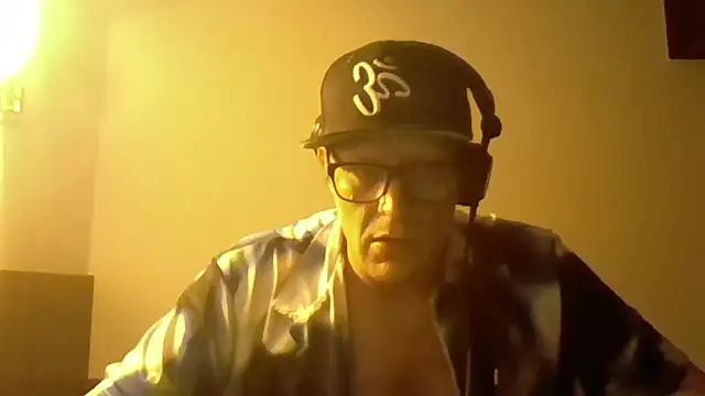 Snapshot of Bigthroaterboy chatting on December 12, 2024, 7:37 pm Bigthroaterboy online show from December 12, 2024, 7:37 pm