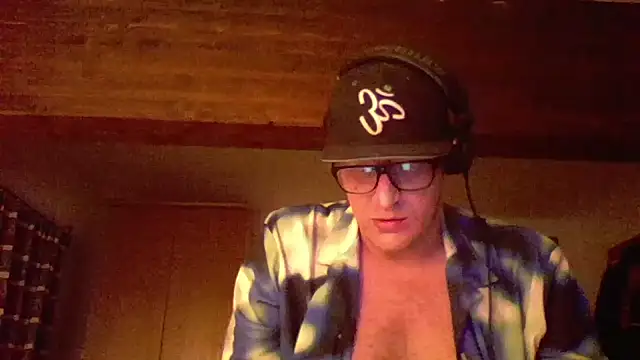 Snapshot of Bigthroaterboy chatting on January 2, 2025, 7:07 pm Bigthroaterboy online show from January 2, 2025, 7:07 pm