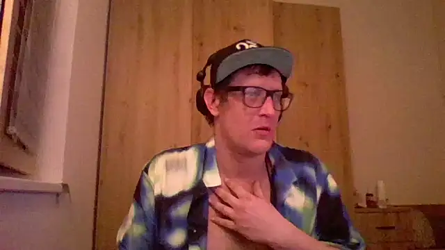 Snapshot of Bigthroaterboy chatting on January 14, 2025, 4:40 pm Bigthroaterboy online show from January 14, 2025, 4:40 pm