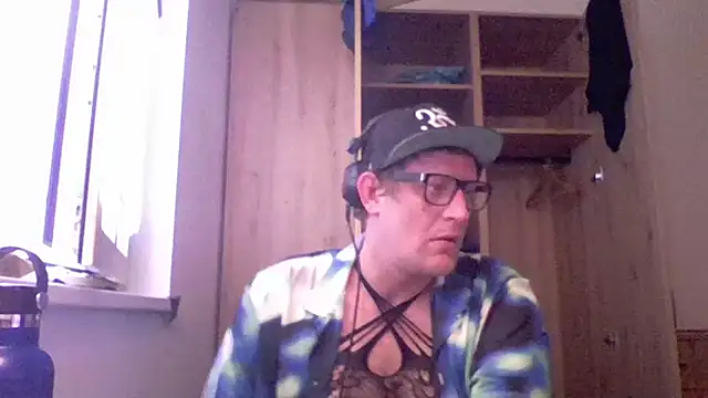 Snapshot of Bigthroaterboy chatting on January 20, 2025, 2:46 pm Bigthroaterboy online show from January 20, 2025, 2:46 pm