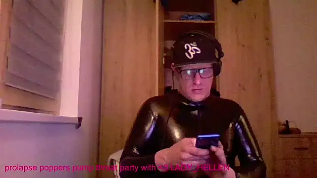 Snapshot of Bigthroaterboy chatting on January 23, 2025, 10:44 pm Bigthroaterboy online show from January 23, 2025, 10:44 pm