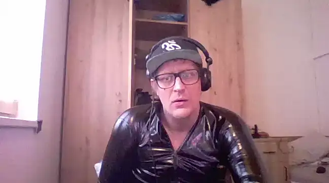 Snapshot of Bigthroaterboy chatting on January 24, 2025, 10:53 am Bigthroaterboy online show from January 24, 2025, 10:53 am