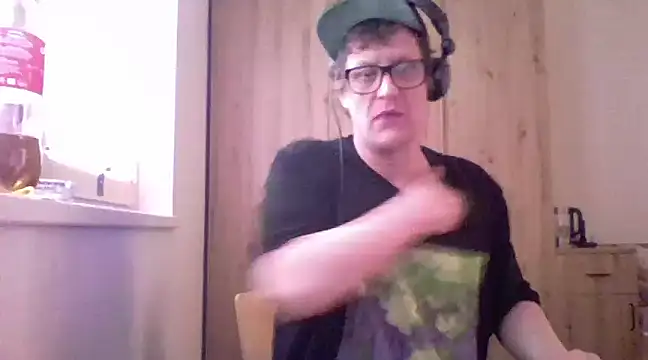 Snapshot of Bigthroaterboy chatting on January 31, 2025, 8:32 am Bigthroaterboy online show from January 31, 2025, 8:32 am