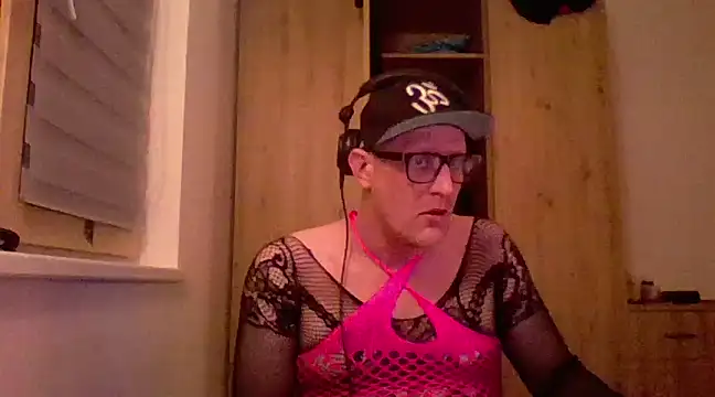 Snapshot of Bigthroaterboy chatting on February 8, 2025, 8:10 pm Bigthroaterboy online show from February 8, 2025, 8:10 pm