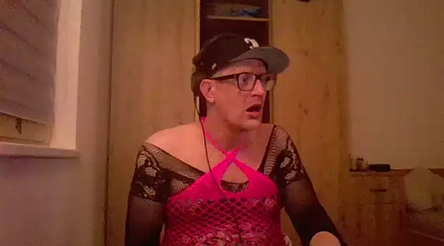 Snapshot of Bigthroaterboy chatting on February 9, 2025, 2:17 am Bigthroaterboy online show from February 9, 2025, 2:17 am