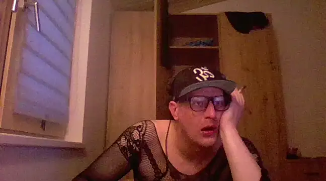 Snapshot of Bigthroaterboy chatting on February 9, 2025, 4:40 pm Bigthroaterboy online show from February 9, 2025, 4:40 pm