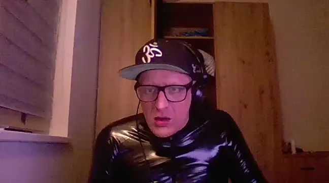 Snapshot of Bigthroaterboy chatting on February 11, 2025, 8:10 pm Bigthroaterboy online show from February 11, 2025, 8:10 pm