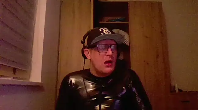 Snapshot of Bigthroaterboy chatting on February 11, 2025, 11:12 pm Bigthroaterboy online show from February 11, 2025, 11:12 pm