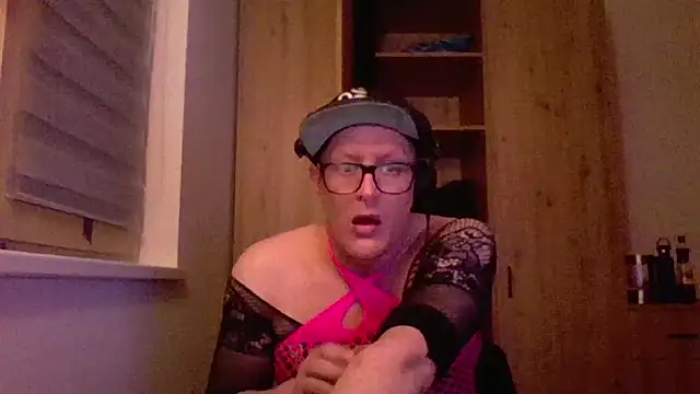 Snapshot of Bigthroaterboy chatting on February 14, 2025, 11:53 pm Bigthroaterboy online show from February 14, 2025, 11:53 pm