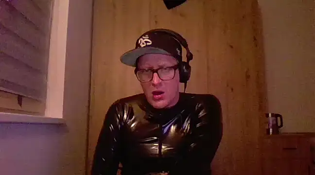 Snapshot of Bigthroaterboy chatting on February 15, 2025, 9:48 pm Bigthroaterboy online show from February 15, 2025, 9:48 pm