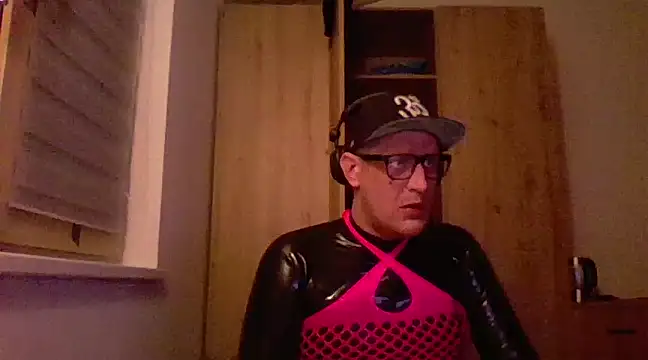 Snapshot of Bigthroaterboy chatting on February 19, 2025, 9:03 pm Bigthroaterboy online show from February 19, 2025, 9:03 pm