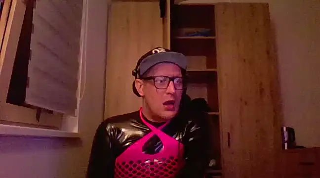 Snapshot of Bigthroaterboy chatting on February 20, 2025, 12:08 am Bigthroaterboy online show from February 20, 2025, 12:08 am