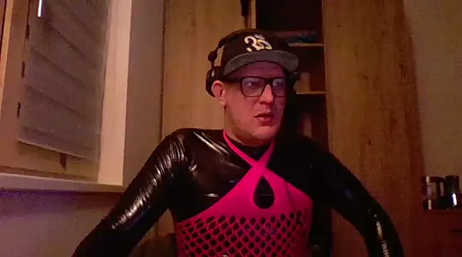 Snapshot of Bigthroaterboy chatting on February 21, 2025, 7:43 pm Bigthroaterboy online show from February 21, 2025, 7:43 pm