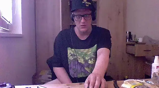 Snapshot of Bigthroaterboy chatting on March 1, 2025, 12:12 pm Bigthroaterboy online show from March 1, 2025, 12:12 pm