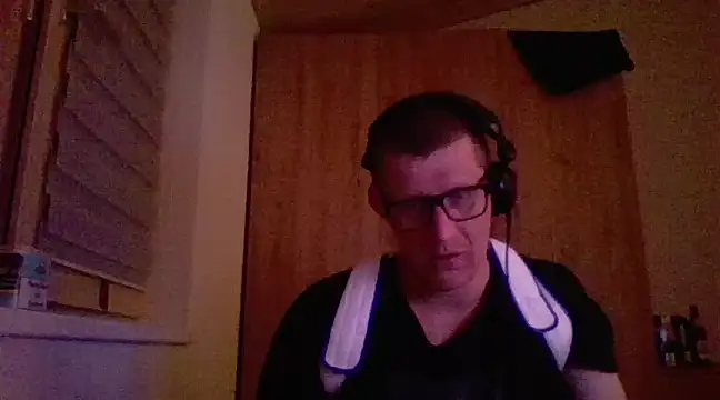 Snapshot of Bigthroaterboy chatting on March 2, 2025, 9:43 pm Bigthroaterboy online show from March 2, 2025, 9:43 pm