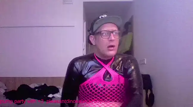 Snapshot of Bigthroaterboy chatting on March 7, 2025, 10:02 am Bigthroaterboy online show from March 7, 2025, 10:02 am