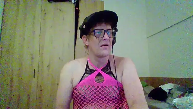 Snapshot of Bigthroaterboy chatting on September 9, 2025, 4:23 am Bigthroaterboy online show from September 9, 2025, 4:23 am