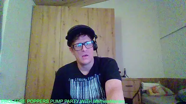 Snapshot of Bigthroaterboy chatting on September 10, 2025, 4:45 am Bigthroaterboy online show from September 10, 2025, 4:45 am