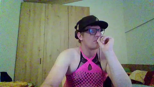 Snapshot of Bigthroaterboy chatting on September 14, 2025, 9:58 pm Bigthroaterboy online show from September 14, 2025, 9:58 pm