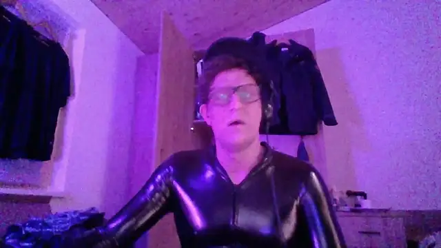 Snapshot of Bigthroaterboy chatting on November 2, 2025, 4:09 pm Bigthroaterboy online show from November 2, 2025, 4:09 pm